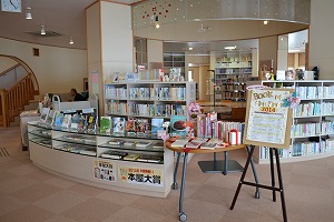 西会津中学校町民図書館［内観］