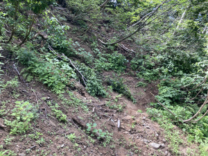 新長坂ルート登山道崩落状況
