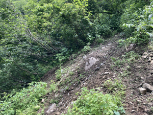 新長坂ルート登山道崩落状況