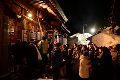 二年参りの参拝客でにぎわった大山衹神社